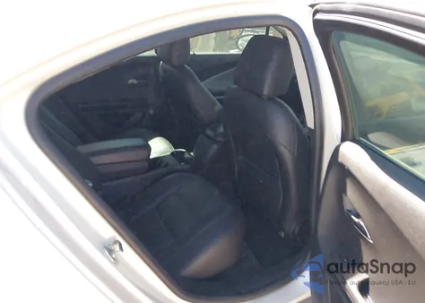 2013 Chevrolet Volt z USA, uszkodzony, nr VIN 1G1RB6E49DU147893